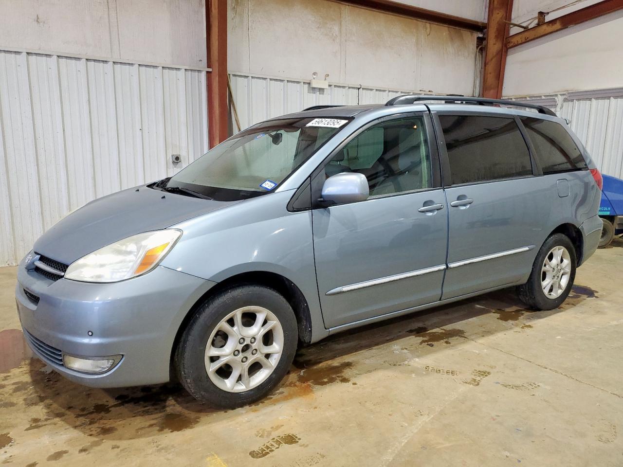 2004 Toyota Sienna Xle للبيع في Longview، TX - Rear End