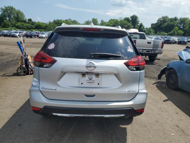  NISSAN ROGUE 2018 Srebrny