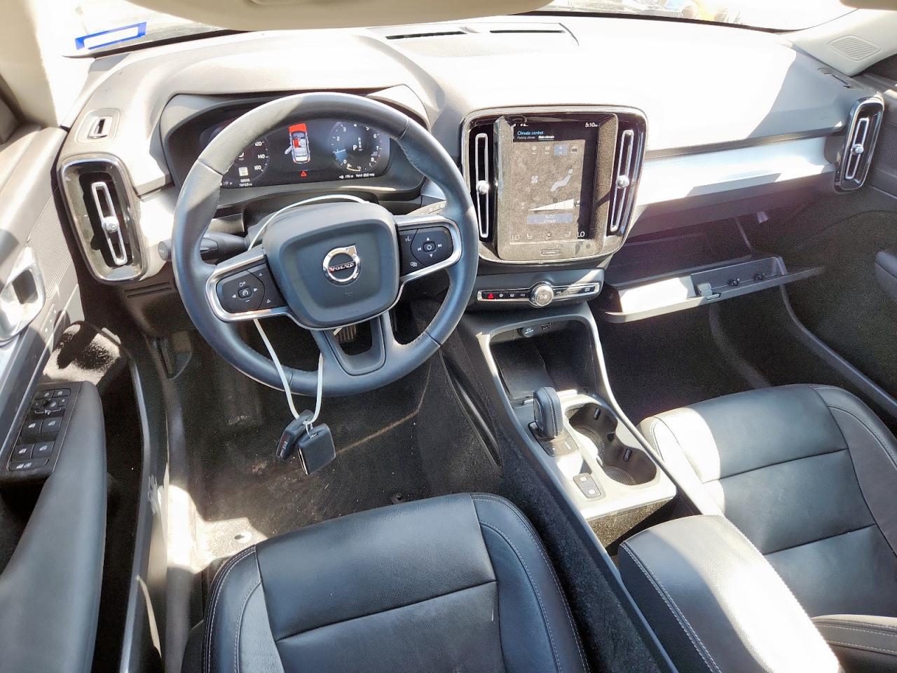 2021 Volvo Xc40 T5 Momentum VIN: YV4162UKXM2573294 Lot: 60966175
