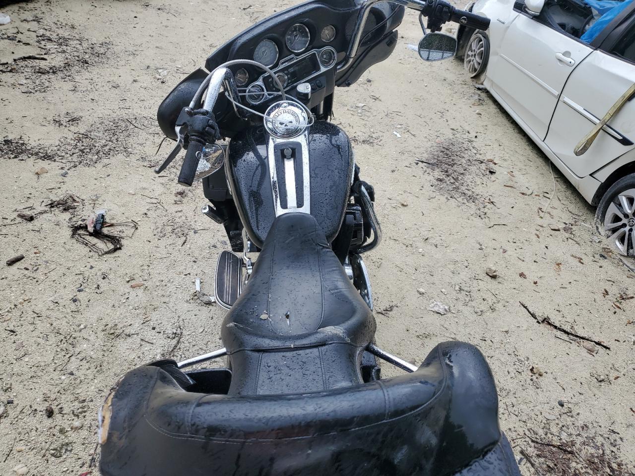 2011 Harley-Davidson Flhtk VIN: 1HD1KEM18BB647525 Lot: 63039675