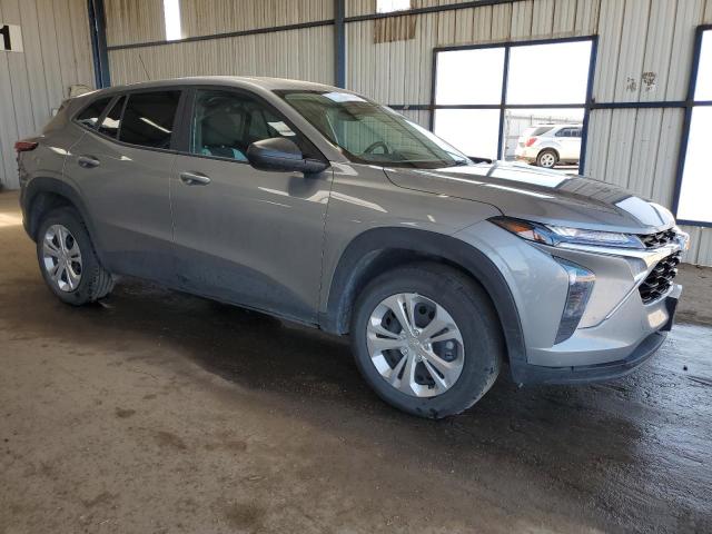 CHEVROLET TRAX 2024 Srebrny
