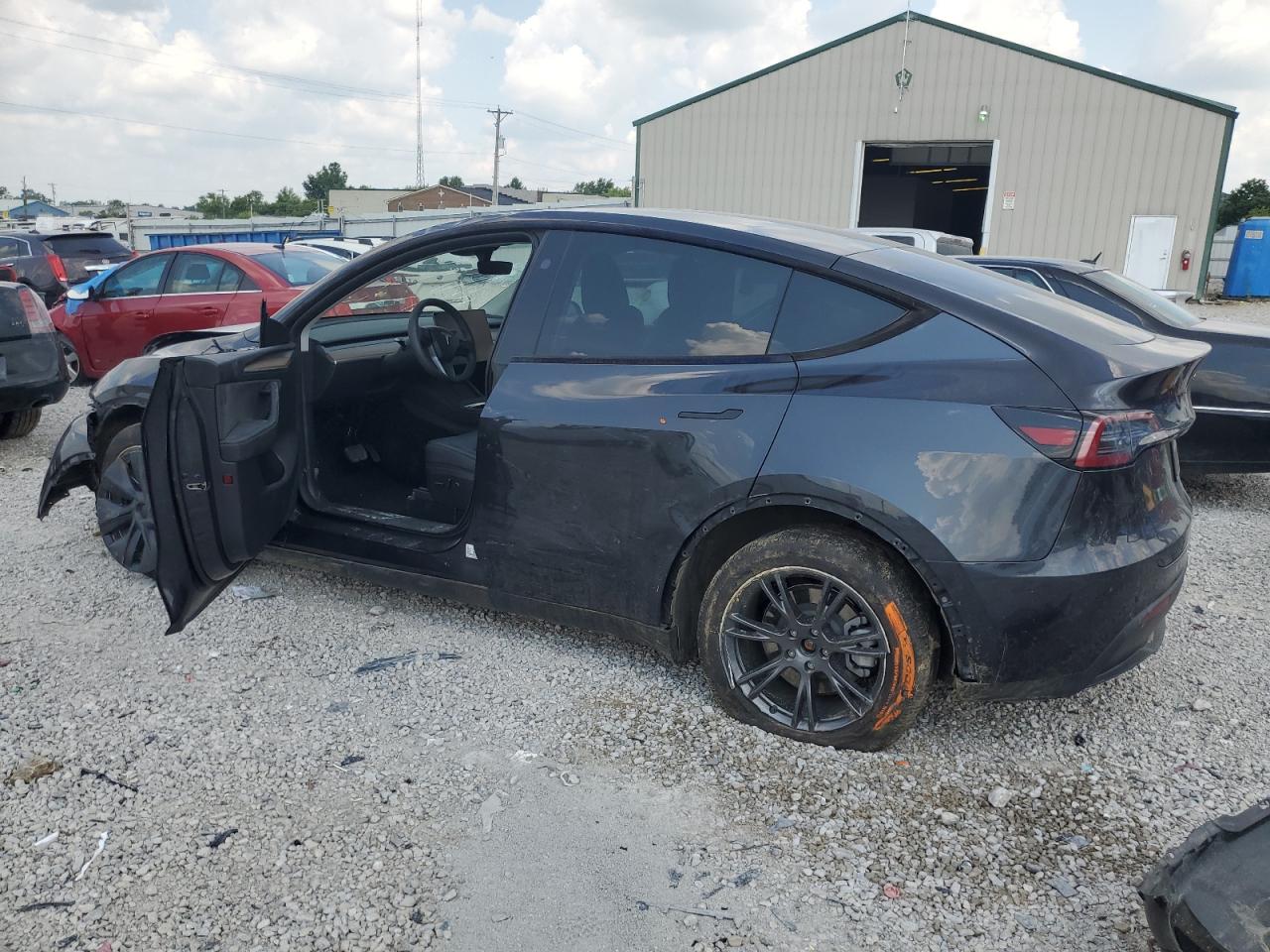 TESLA MODEL Y 2024 VIN 7SAYGDED8RF158606 фото 2