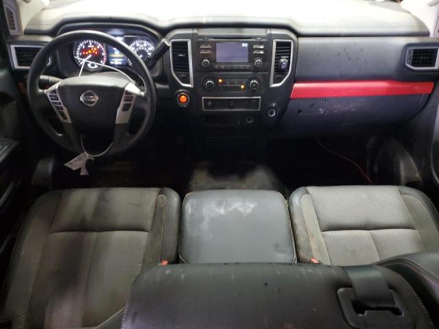 Pickups NISSAN TITAN 2016 Srebrny
