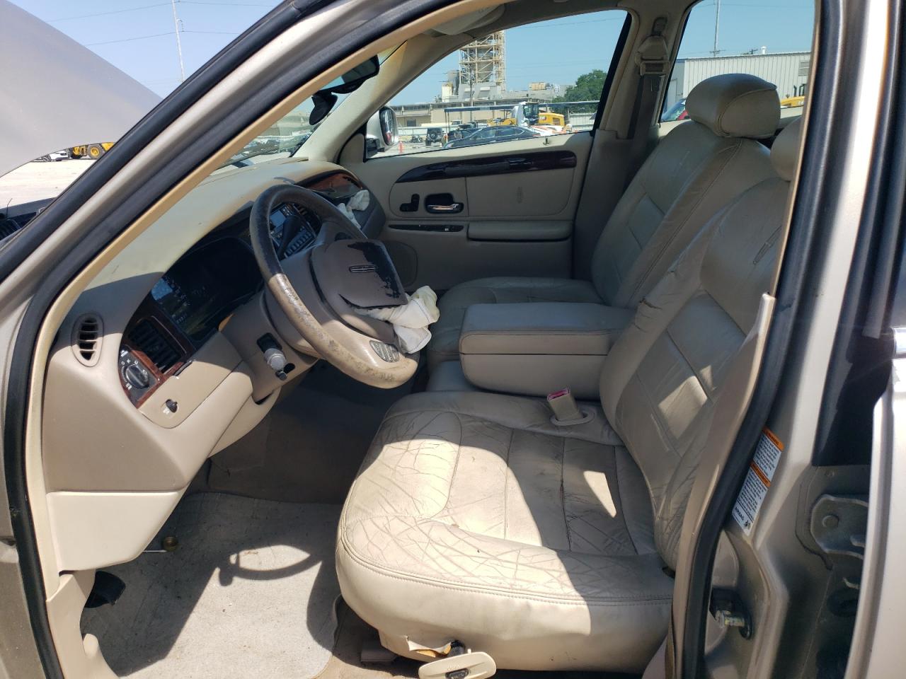 2000 Lincoln Town Car Signature VIN: 1LNHM82W6YY772003 Lot: 61657215