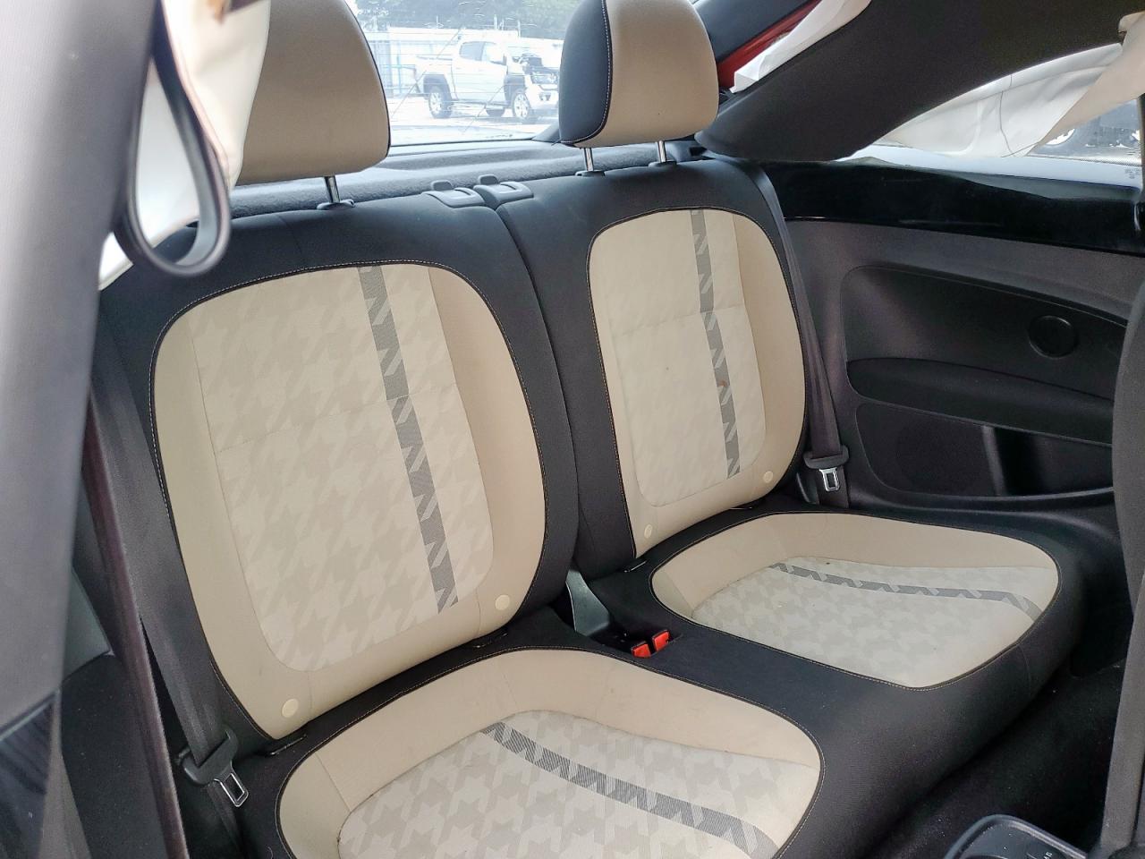 2018 Volkswagen Beetle S VIN: 3VWFD7AT6JM704859 Lot: 59862545