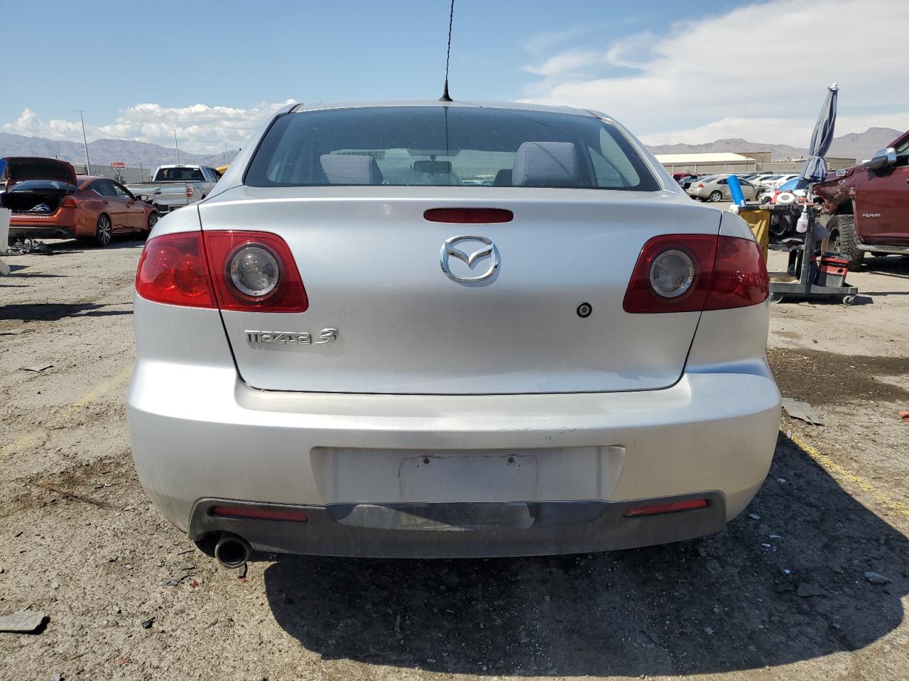 2004 Mazda 3 I VIN: JM1BK12FX41105445 Lot: 58930825