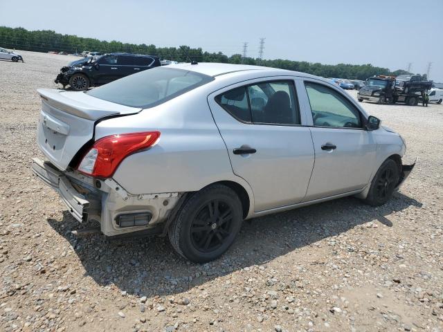  NISSAN VERSA 2019 Srebrny