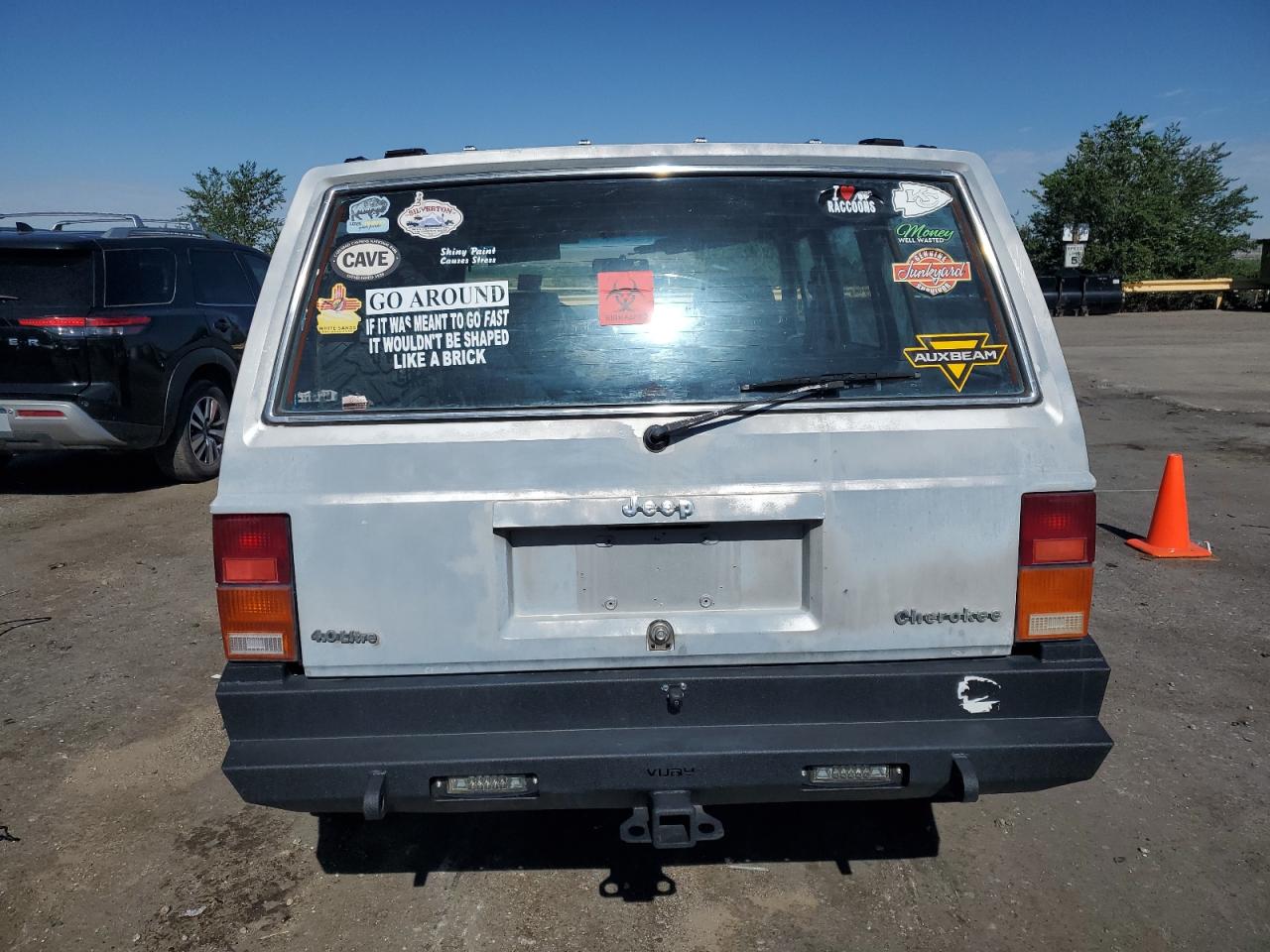 1989 Jeep Cherokee Pioneer VIN: 1J4FJ38L4KL521547 Lot: 62638275