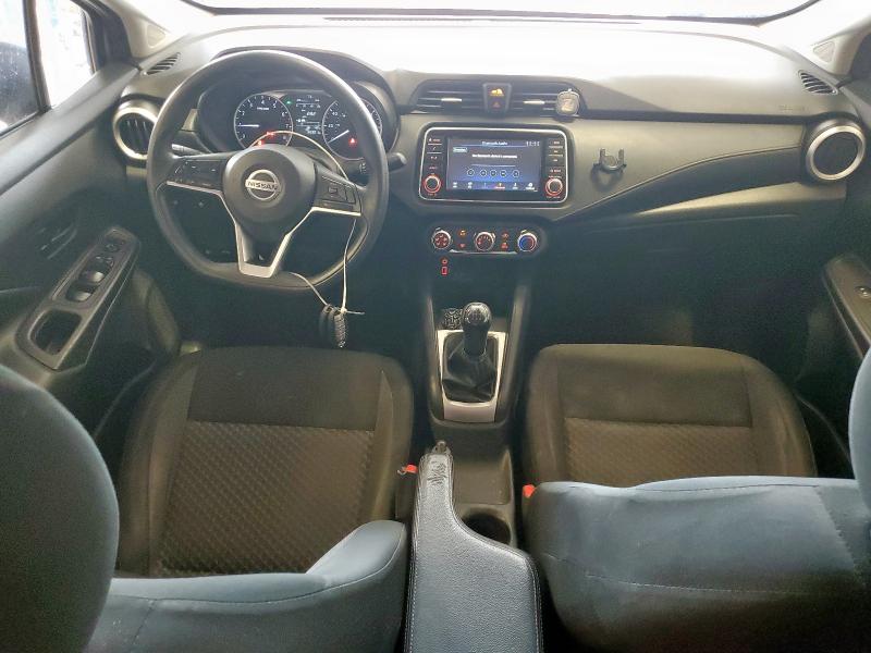  NISSAN VERSA 2020 Srebrny