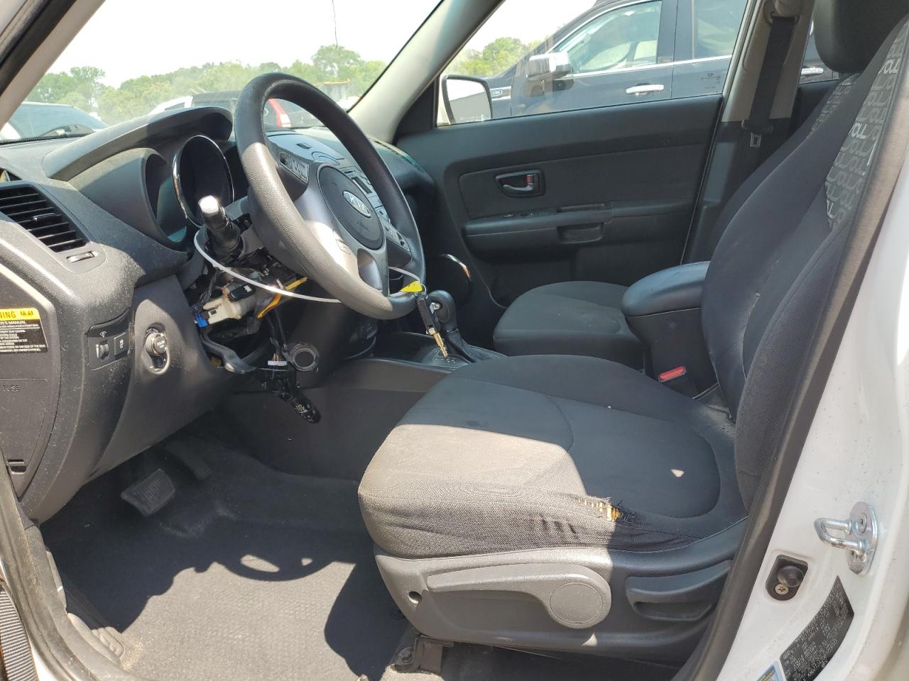 2011 Kia Soul + VIN: KNDJT2A20B7715085 Lot: 61942415