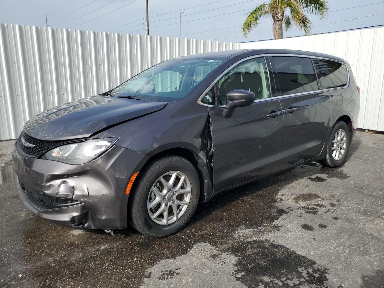 2023 Chrysler Voyager Lx for Sale in Riverview, FL - Front End