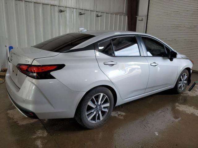 NISSAN VERSA 2021 Srebrny
