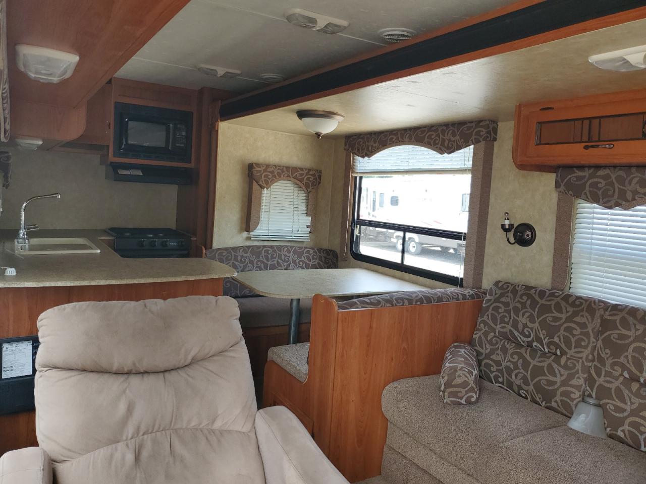 COACH ALL MODELS 2010 VIN 5ZT2CAUB2AT00582 photo 6