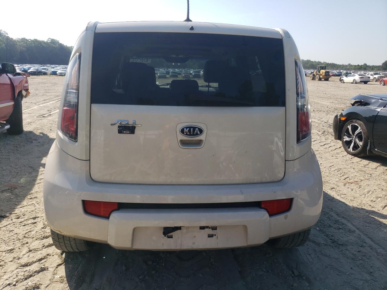 2011 Kia Soul + VIN: KNDJT2A25B7715129 Lot: 61957635
