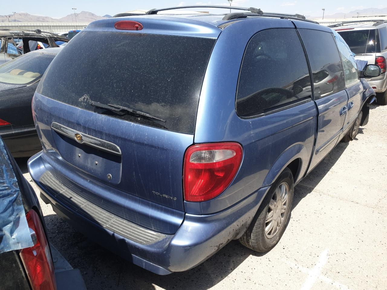 2007 Chrysler Town & Country - Image 3