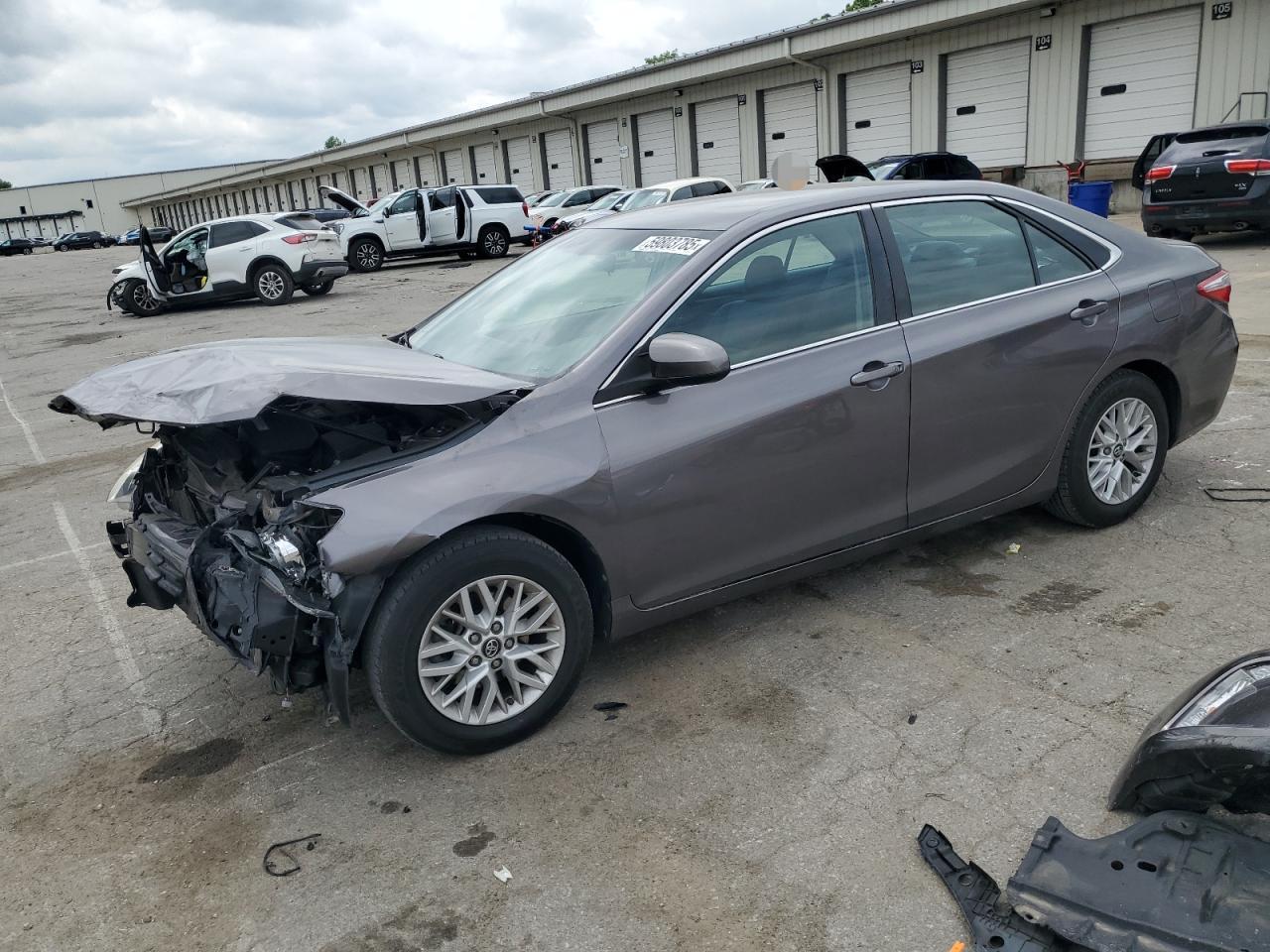 2016 Toyota Camry Le за продажба в Louisville, KY - Front End