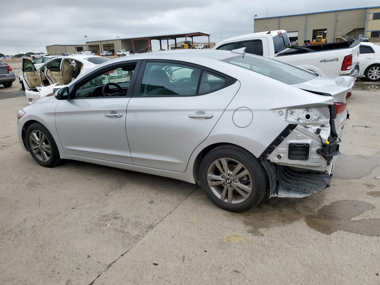 HYUNDAI ELANTRA 2018 VIN 5NPD84LF6JH266578 photo 2