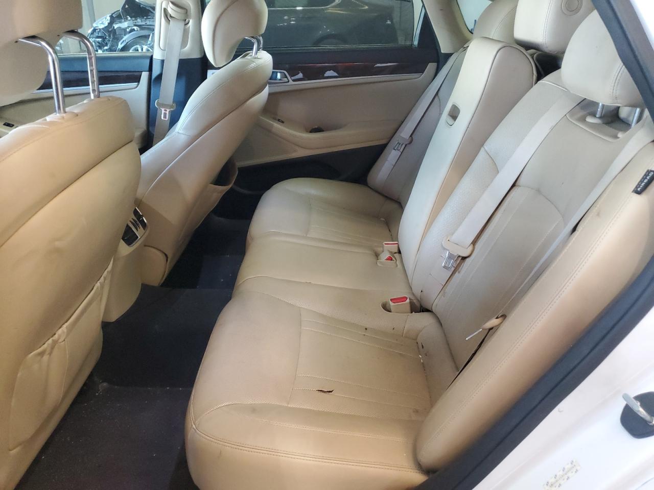 2015 Hyundai Genesis 3.8L VIN: KMHGN4JE8FU040048 Lot: 62405815