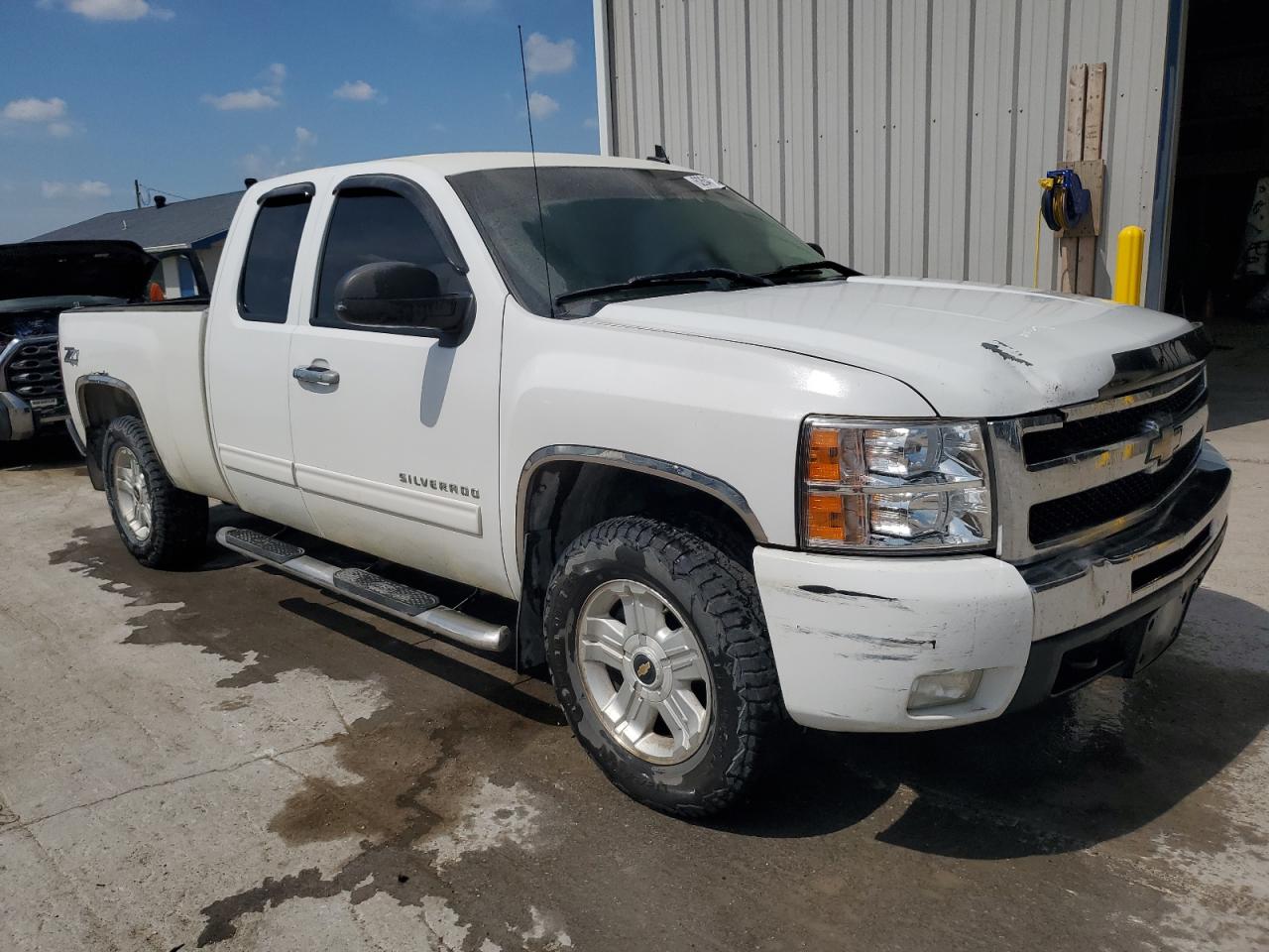 CHEVROLET ALL Models 2010 VIN 1GCSKSE38AZ280720 фото 4