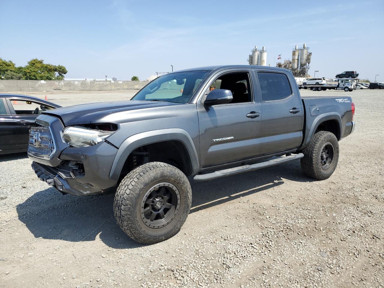 2016 Toyota Tacoma Double Cab للبيع في San Diego، CA - Front End