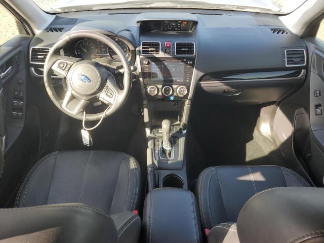  SUBARU FORESTER 2018 Серебристый