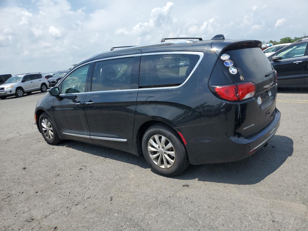 2018 Chrysler Pacifica Touring L VIN: 2C4RC1BG0JR141589 Lot: 63051535