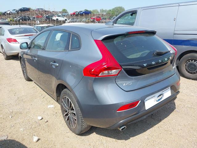 2018 VOLVO V40 MOMENT