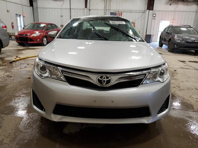 Sedans TOYOTA CAMRY 2012 Srebrny