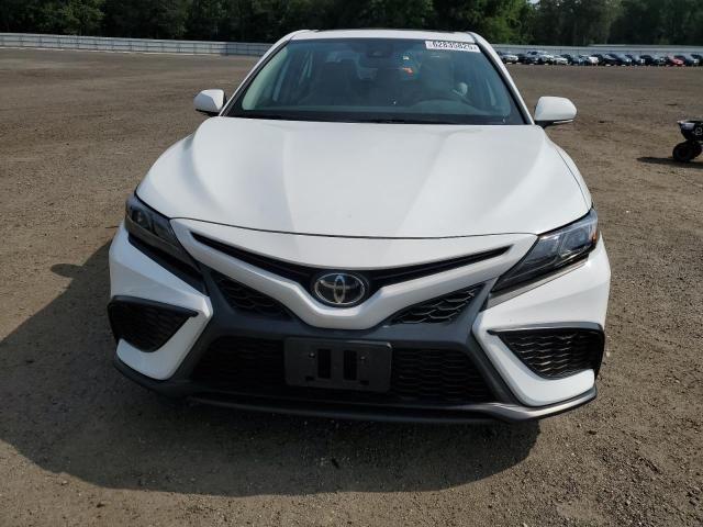  TOYOTA CAMRY 2022 Белы