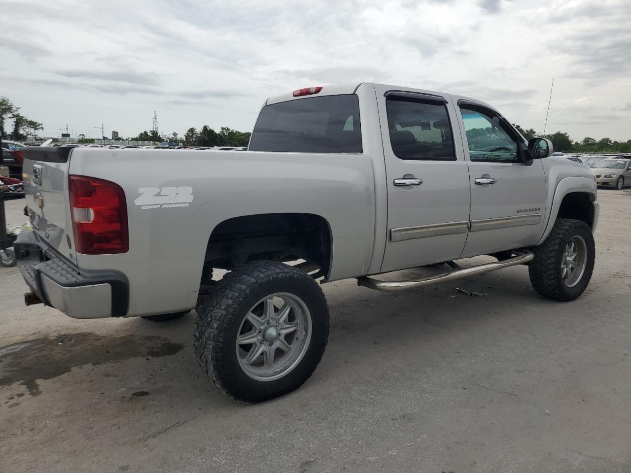 2010 Chevrolet Silverado - Image 3