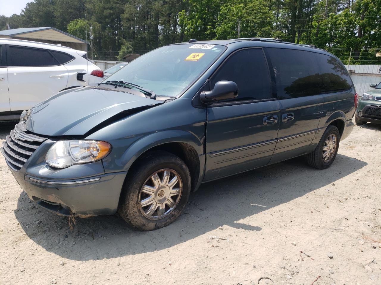 2005 Chrysler Town & Country Limited zu verkaufen in Seaford, DE - Front End