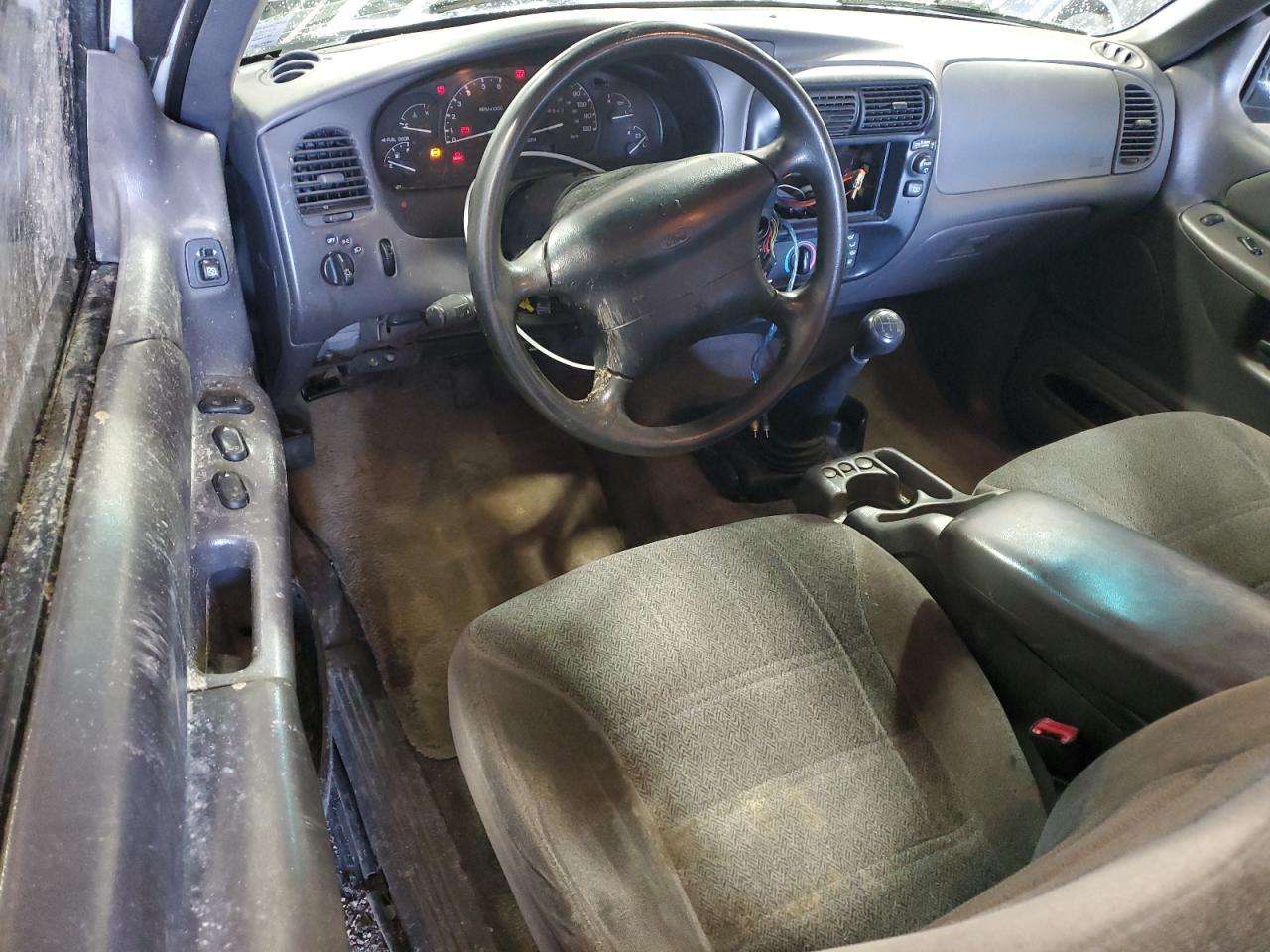 2000 Ford Explorer Sport VIN: 1FMYU60X3YUA72785 Lot: 61815325