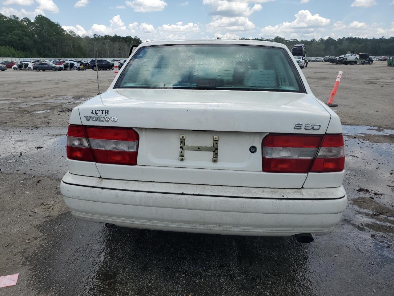 1998 Volvo S90 VIN: YV1KS9601W1140358 Lot: 62652255