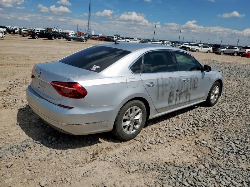  VOLKSWAGEN PASSAT 2017 Серебристый
