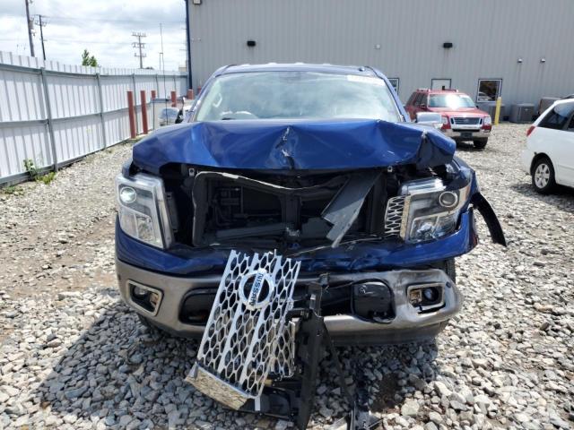  NISSAN TITAN 2018 Granatowy