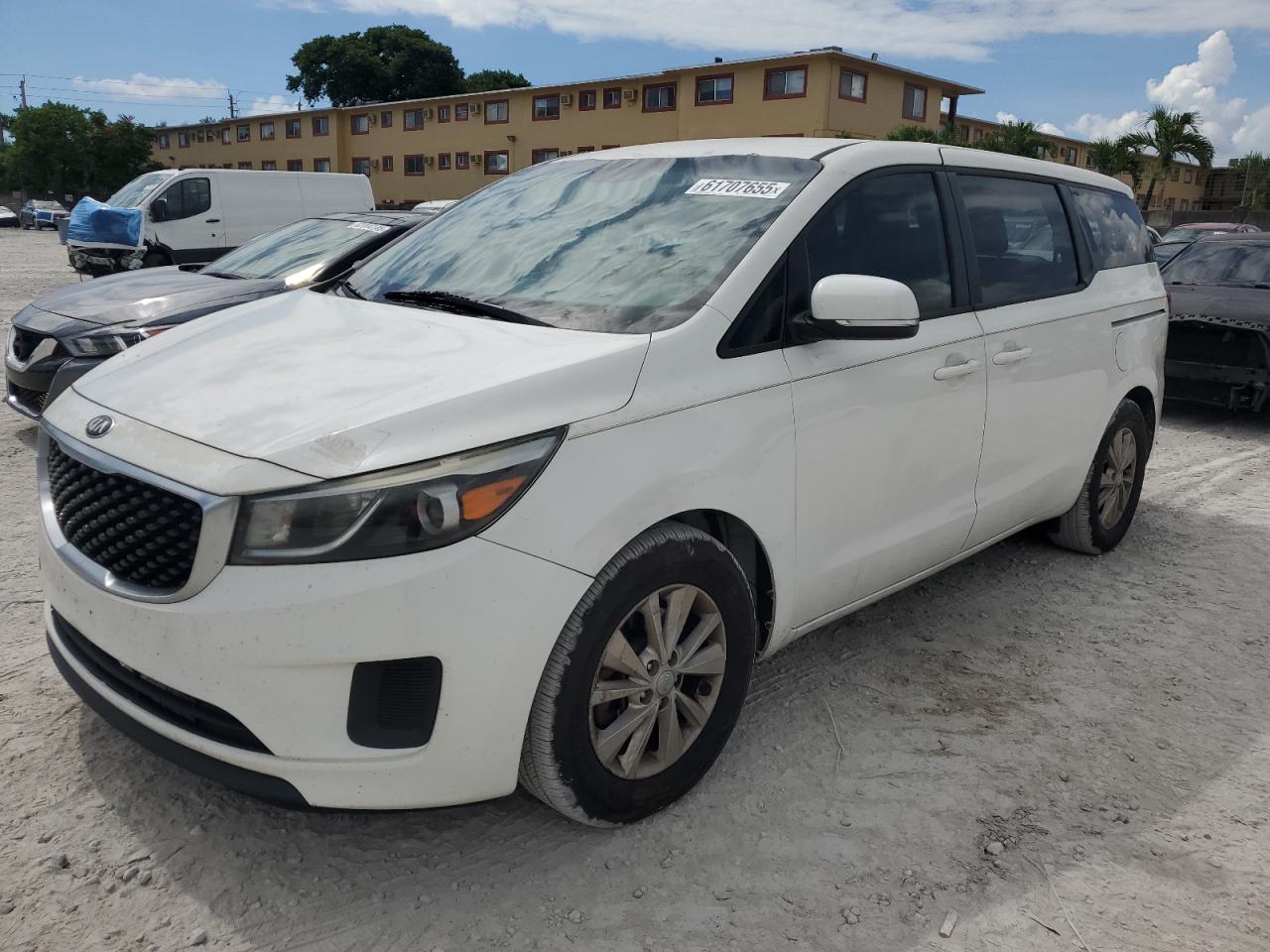 2016 Kia Sedona L zu verkaufen in Opa Locka, FL - Front End