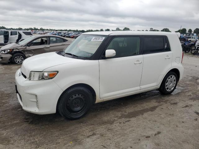 Паркетники TOYOTA SCION 2015 Білий
