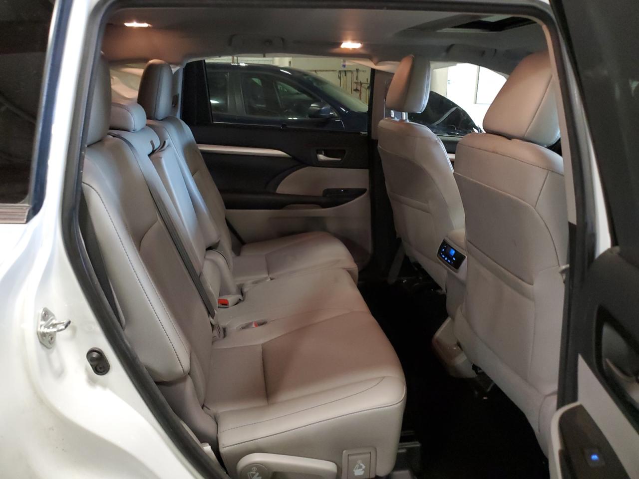 2018 Toyota Highlander Se VIN: 5TDJZRFH3JS531607 Lot: 62669485