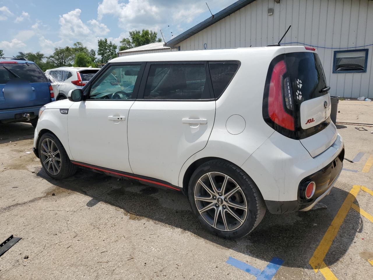 KIA SOUL 2018 VIN KNDJX3AA0J7894339 photo 2