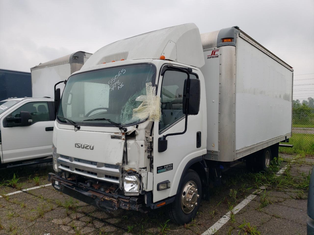 2011 Isuzu Npr للبيع في Woodhaven، MI - Front End