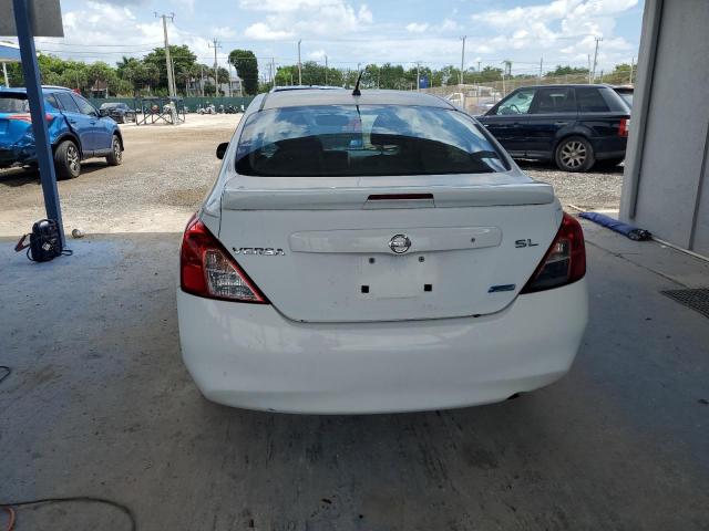 Sedans NISSAN VERSA 2013 Biały
