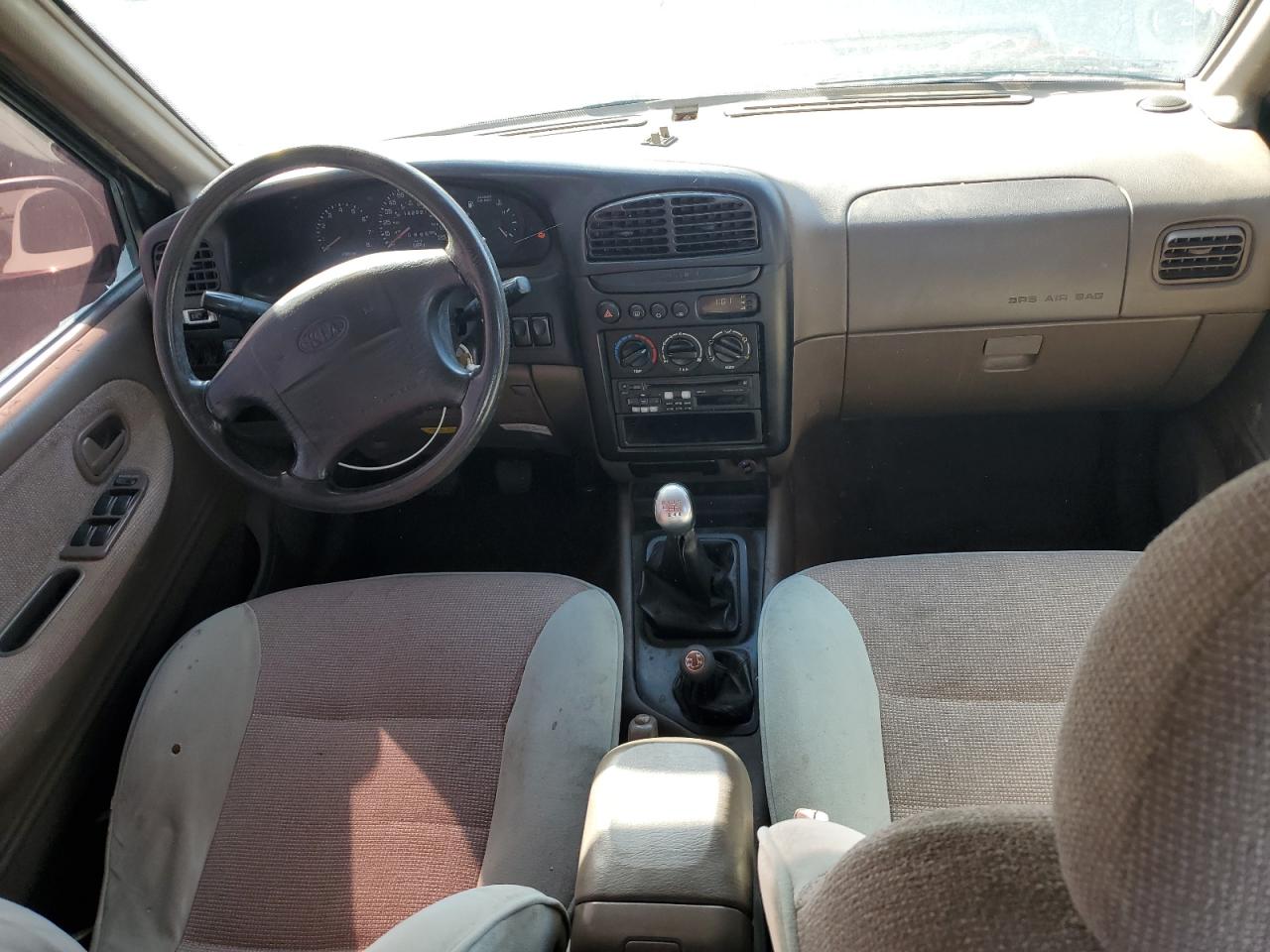 1998 Kia Sportage VIN: KNDJA7233W5555067 Lot: 62295655