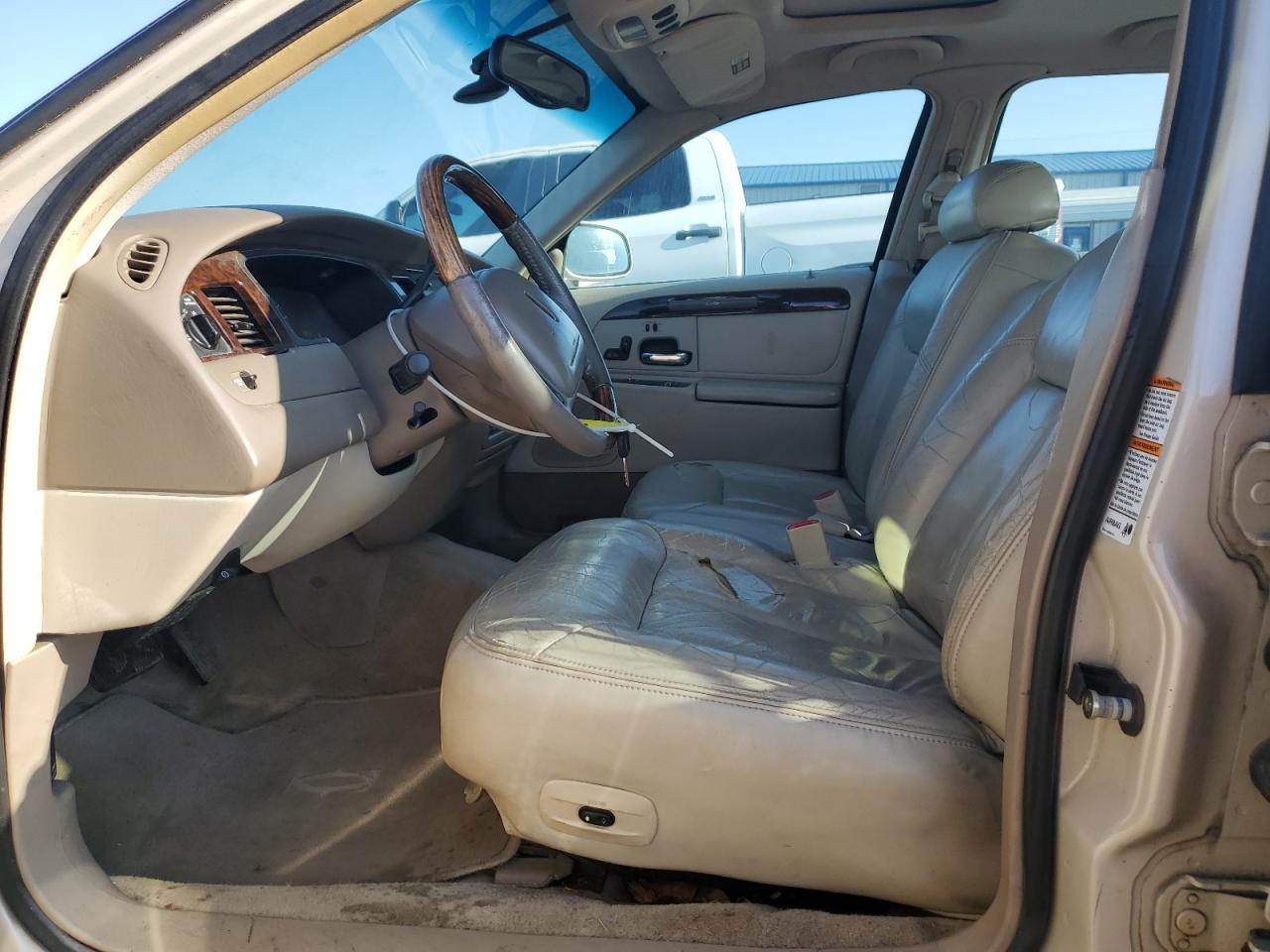 2000 Lincoln Town Car Cartier VIN: 1LNHM83W5YY790622 Lot: 61653105