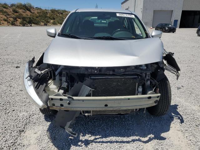  NISSAN VERSA 2019 Srebrny
