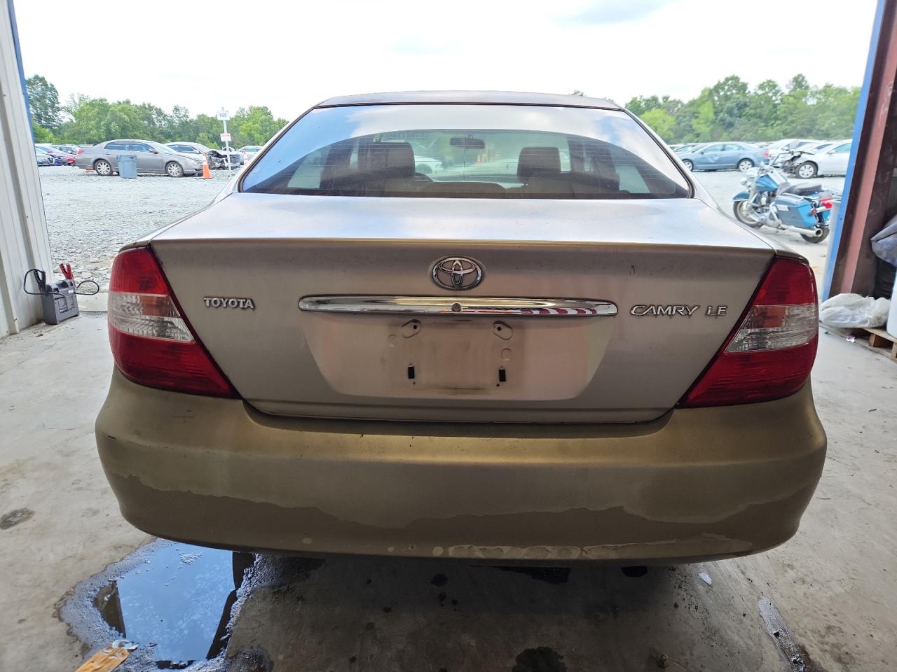 2004 Toyota Camry Le VIN: JTDBE32K040282432 Lot: 51941745