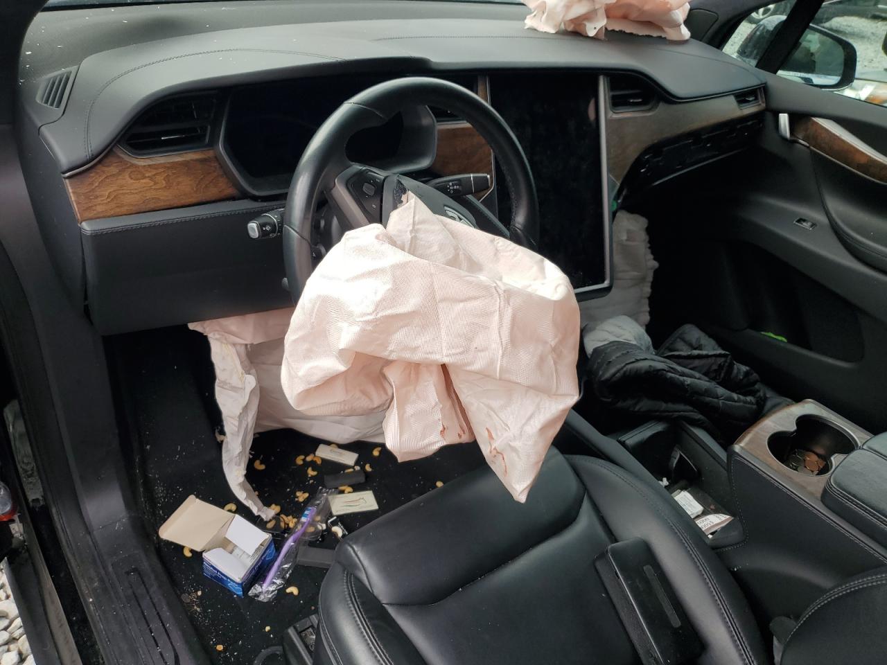 2020 Tesla Model X VIN: 5YJXCDE26LF281122 Lot: 61933665