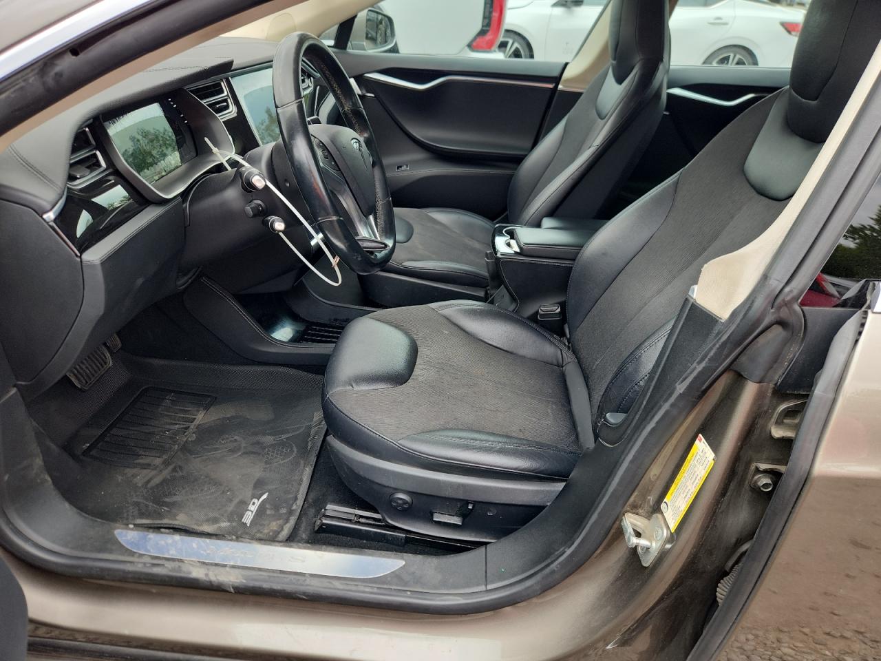 2015 Tesla Model S 70D VIN: 5YJSA1S2XFF084770 Lot: 60932715