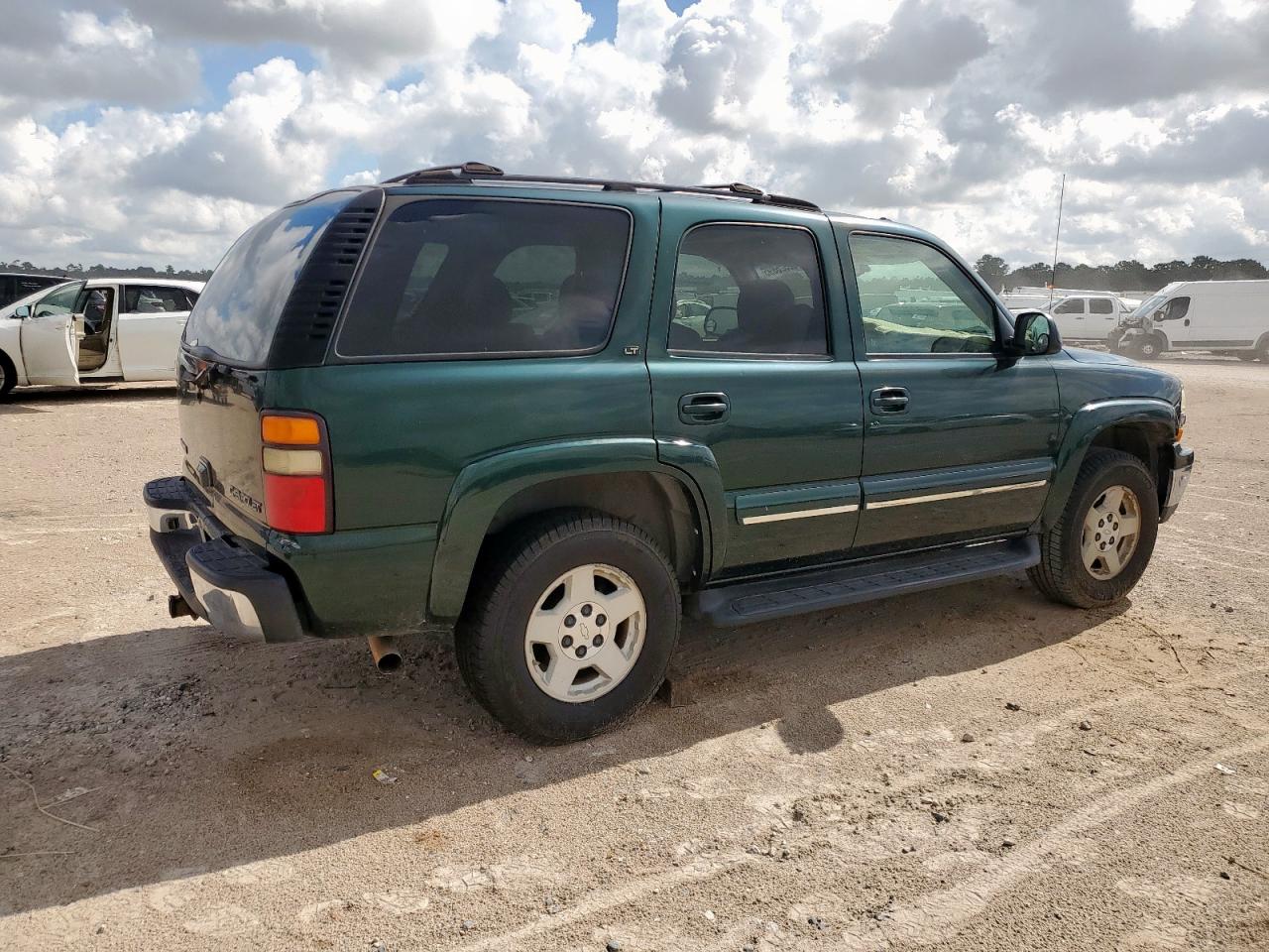 CHEVROLET TAHOE 2004 VIN 1GNEC13ZX4R204715 photo 3