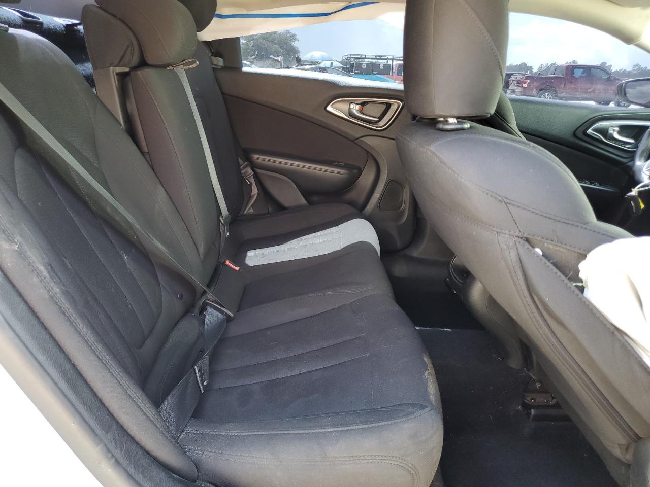 2015 Chrysler 200 Limited VIN: 1C3CCCABXFN653330 Lot: 60426505