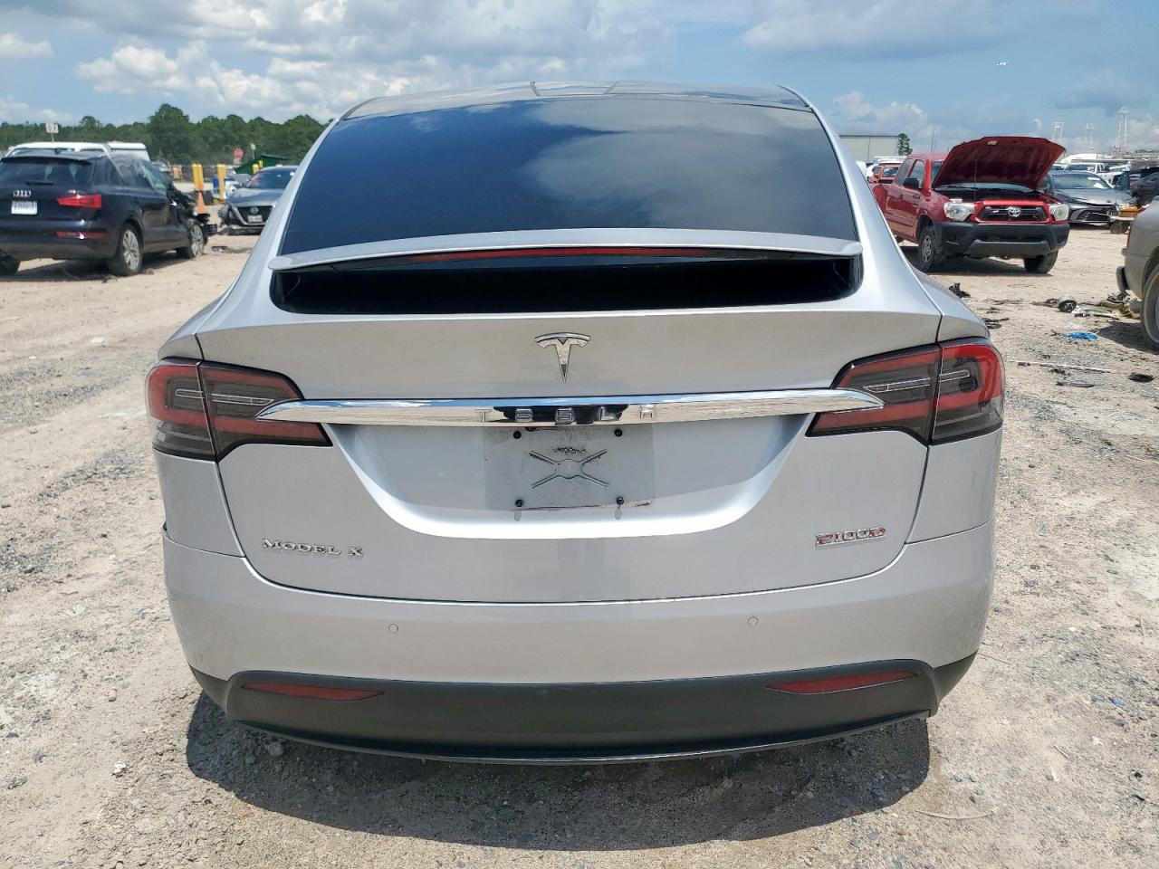 2018 Tesla Model X VIN: 5YJXCBE43JF126966 Lot: 62711405